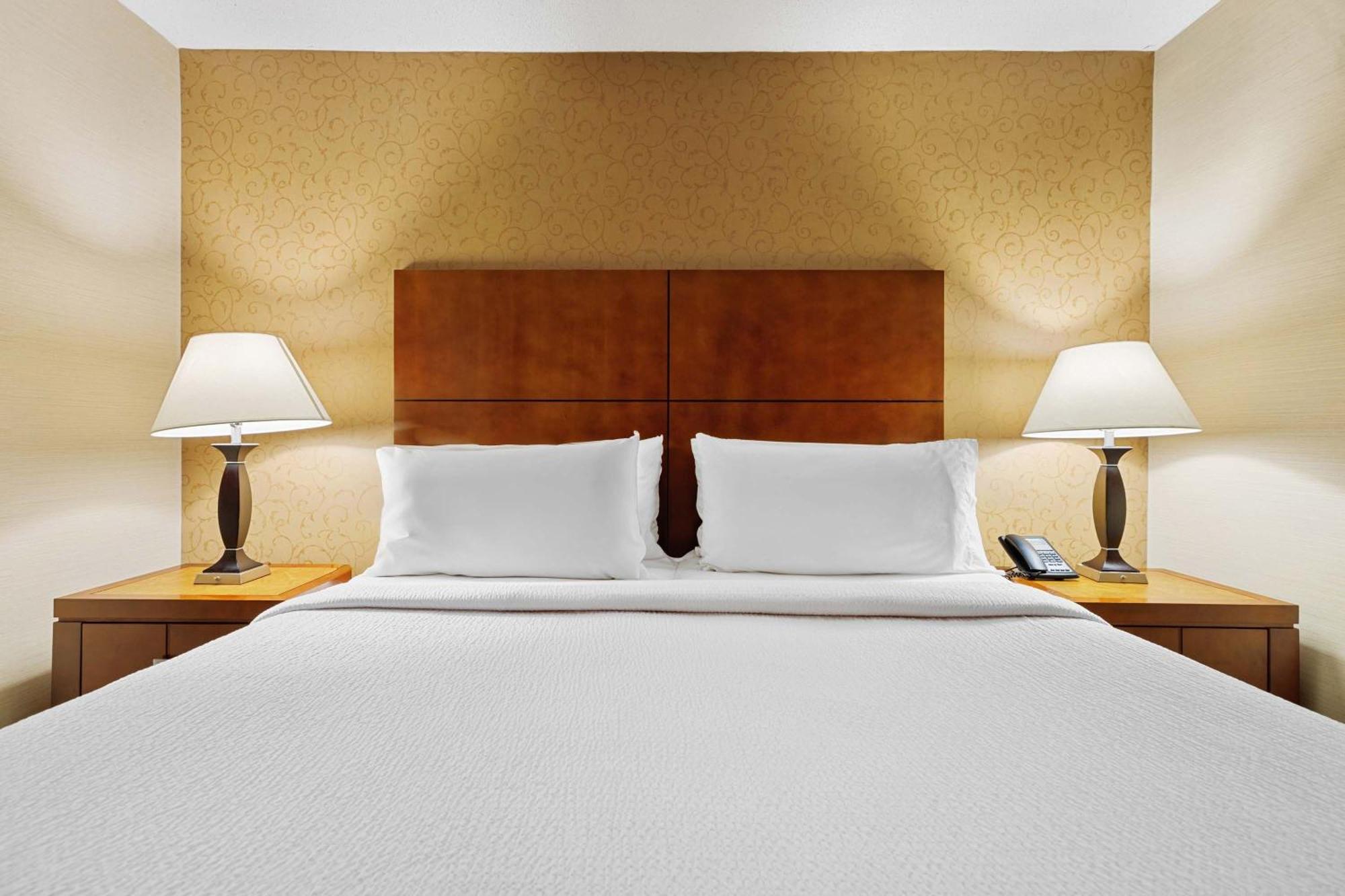 Sandman Hotel & Suites London Downtown Esterno foto
