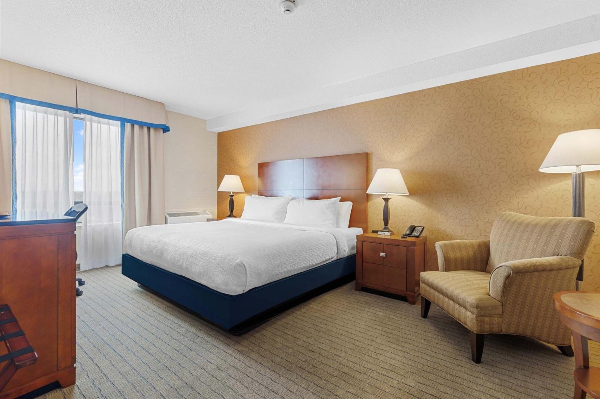 Sandman Hotel & Suites London Downtown Esterno foto